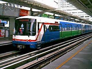 le metro aérien de Bangkok, confortable et rapide il reste cher.